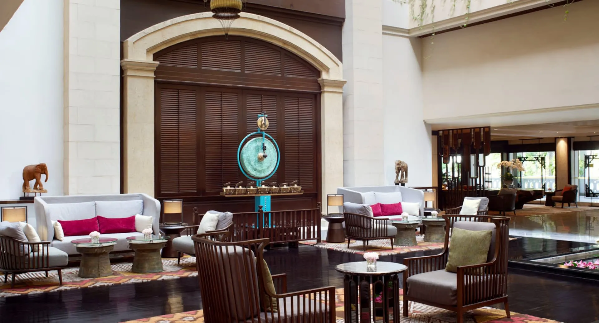 Lobby and arrival seating lounge at Anantara Riverside Bangkok Resort, Charoen Nakhon Bangkok