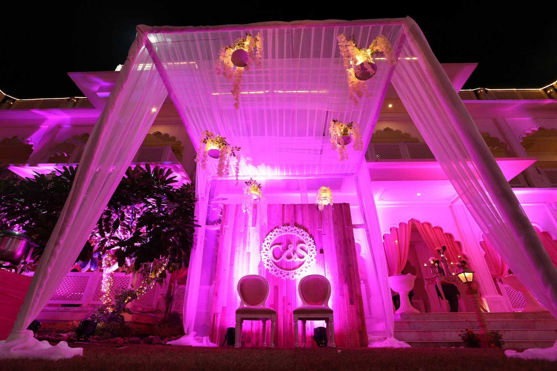 Central courtyard atrium mandap and pheras ceremony setting at Anuraga Palace Ranthambore