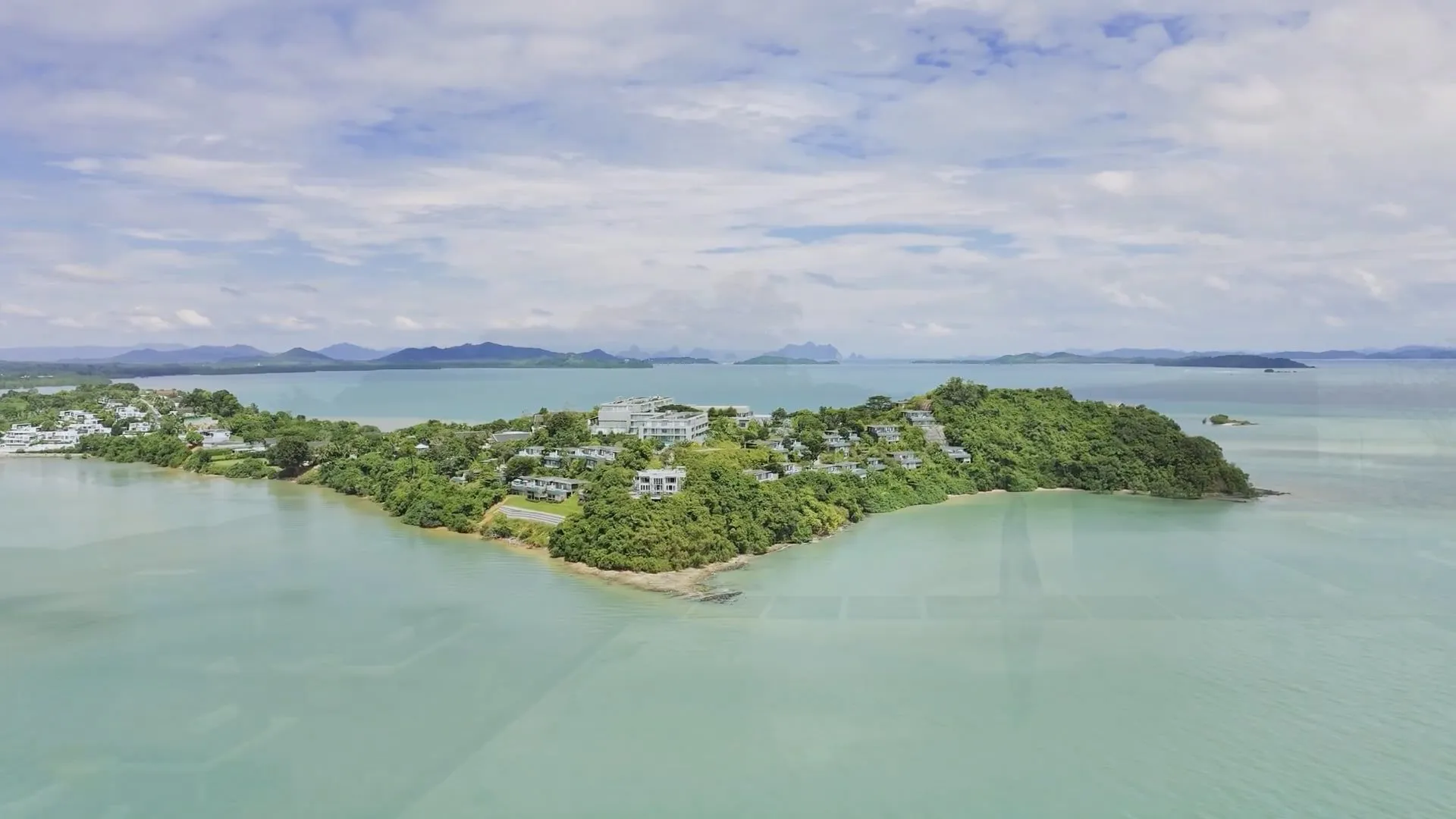 COMO Point Yamu Phuket clifftop infinity pool overlooking the limestone karsts of Phang Nga Bay at dusk