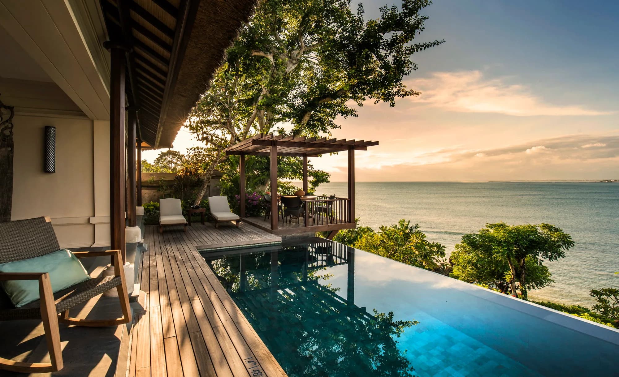 Four Seasons Resort Bali at Jimbaran Bay Sundara beachfront fine-dining and signature Four Seasons hospitality presentation