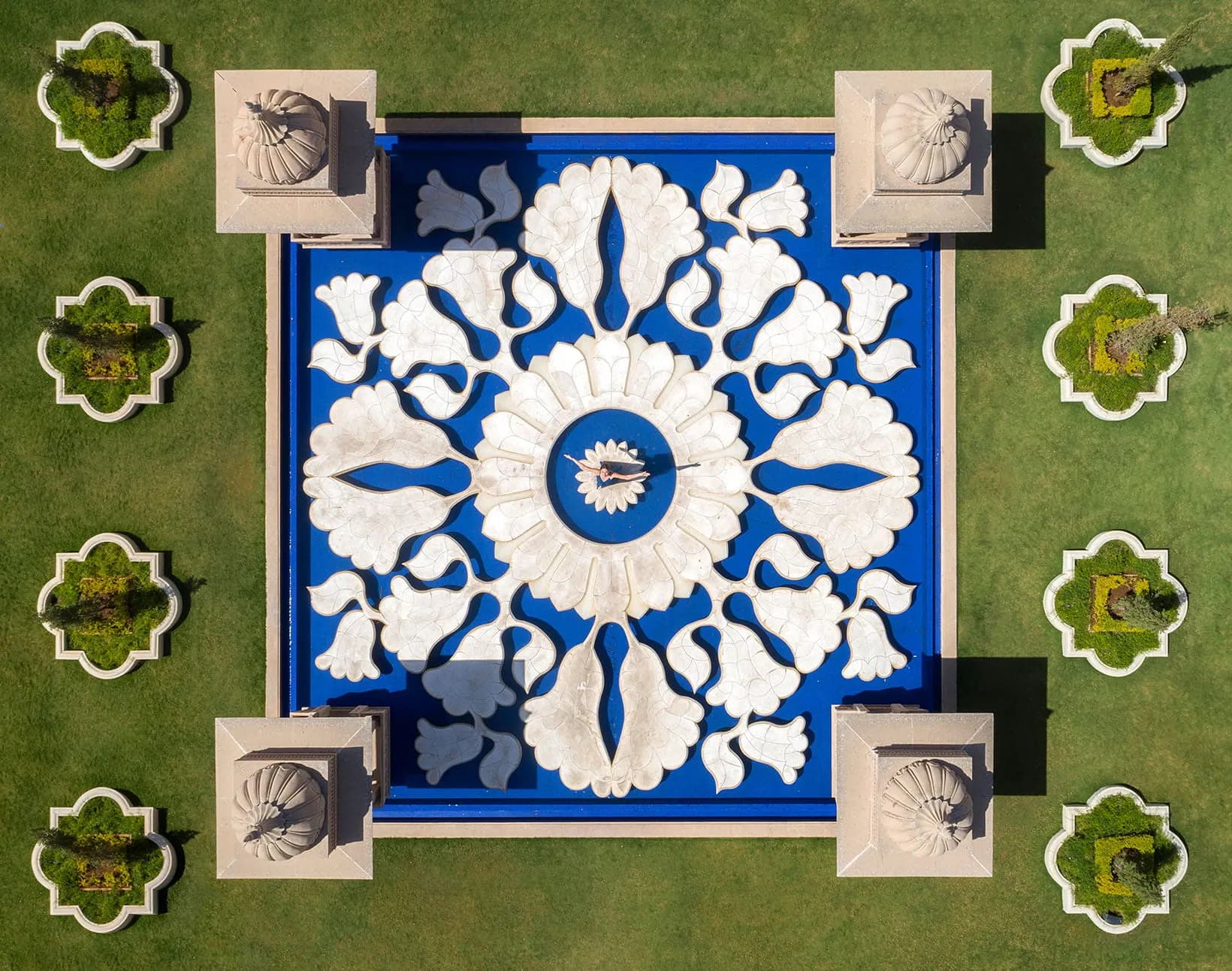 Lakefront front-lawn reception setup at The Oberoi Udaivilas Udaipur