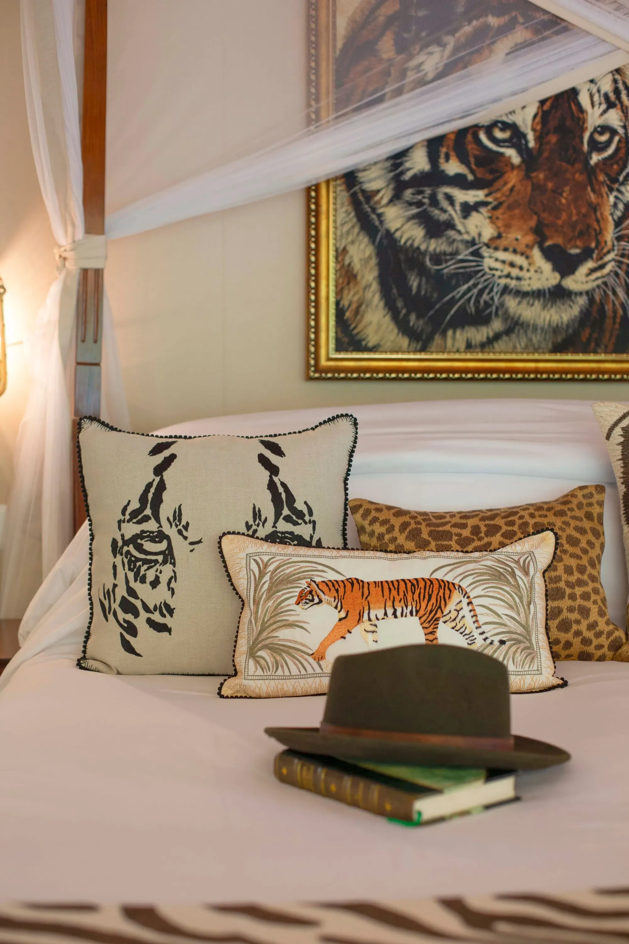 1920s colonial-safari decor detail and campaign furniture at SUJÁN Sher Bagh Ranthambore