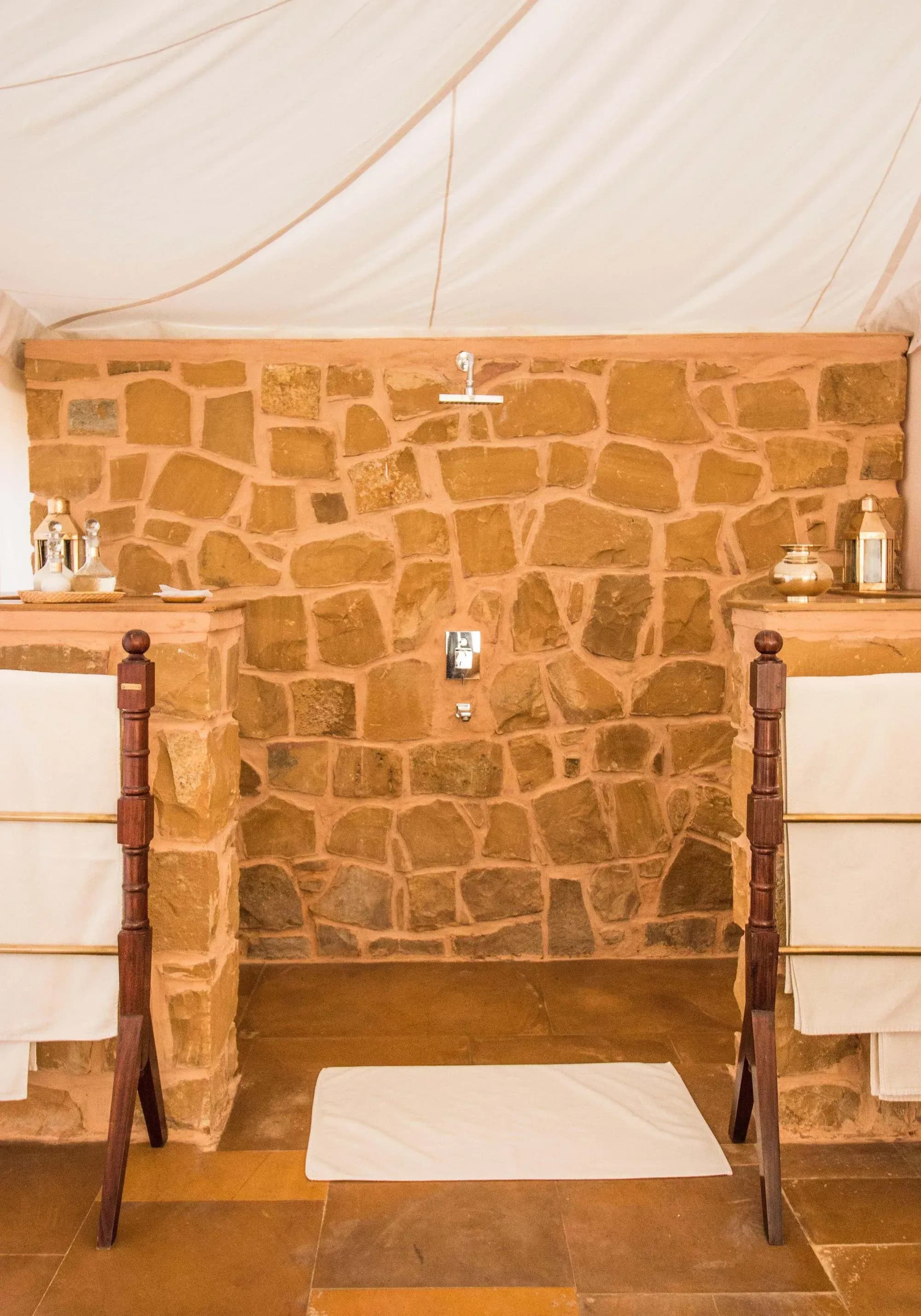 SUJÁN Sher Bagh tented camp and the Ranthambore jungle at golden hour
