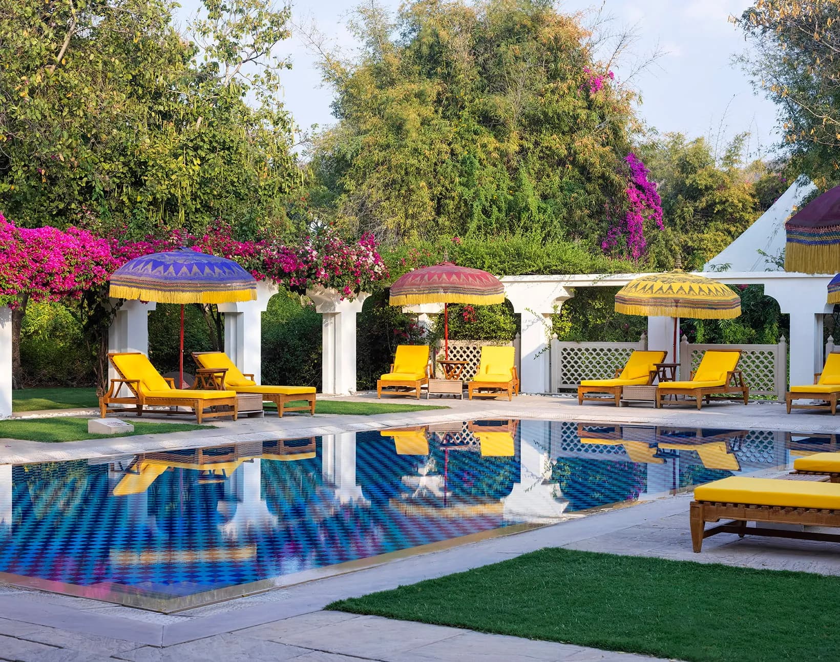 Swimming pool and poolside event setting at The Oberoi Vanyavilas Wildlife Resort, Ranthambore