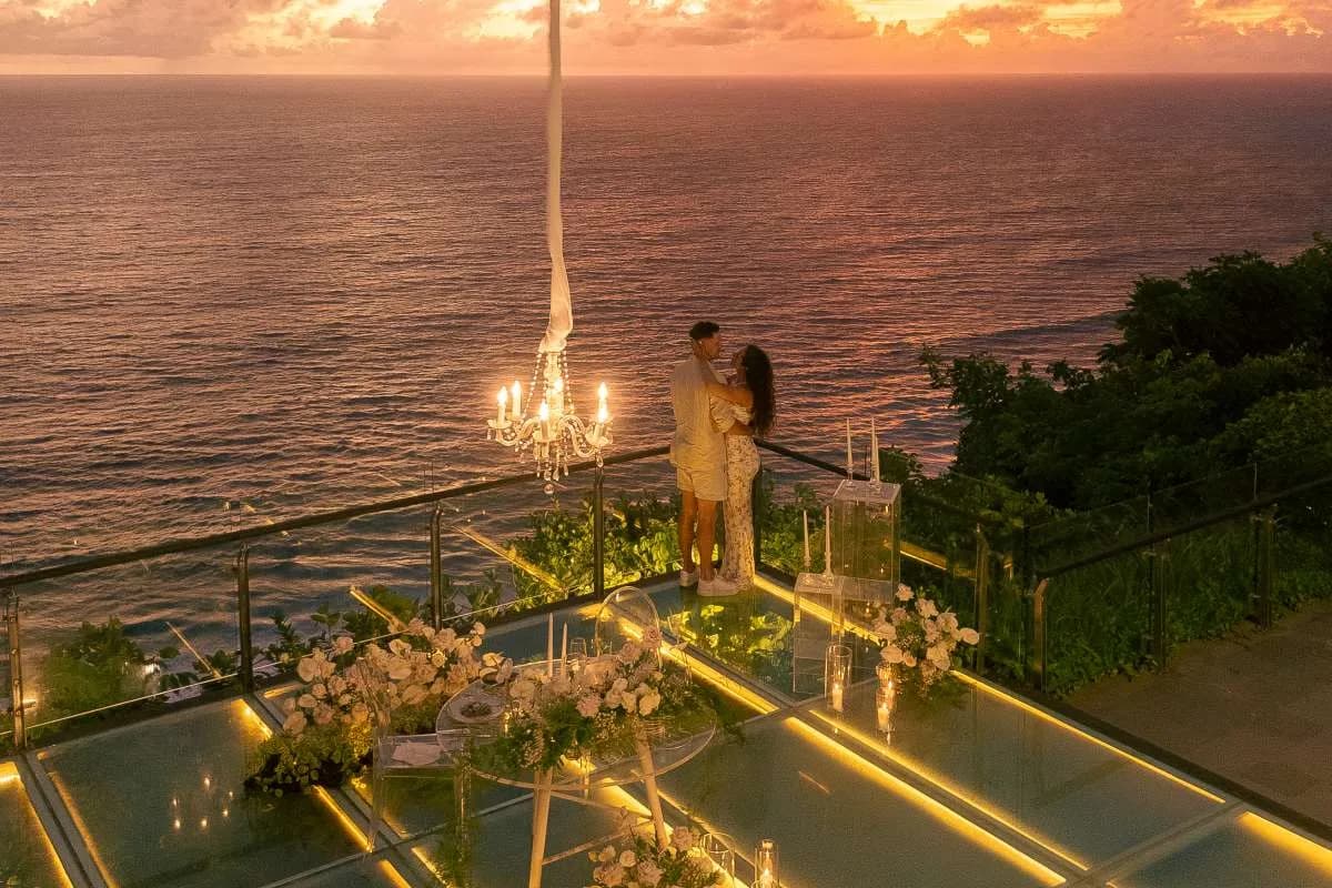 Couple at a sunset clifftop wedding ceremony at Tirtha Uluwatu, Bali