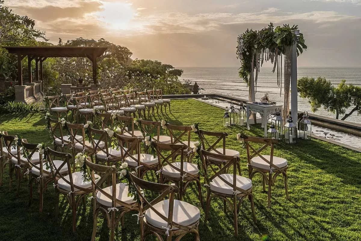 Cliffside garden and ocean-view grounds at Tirtha Uluwatu, Bali