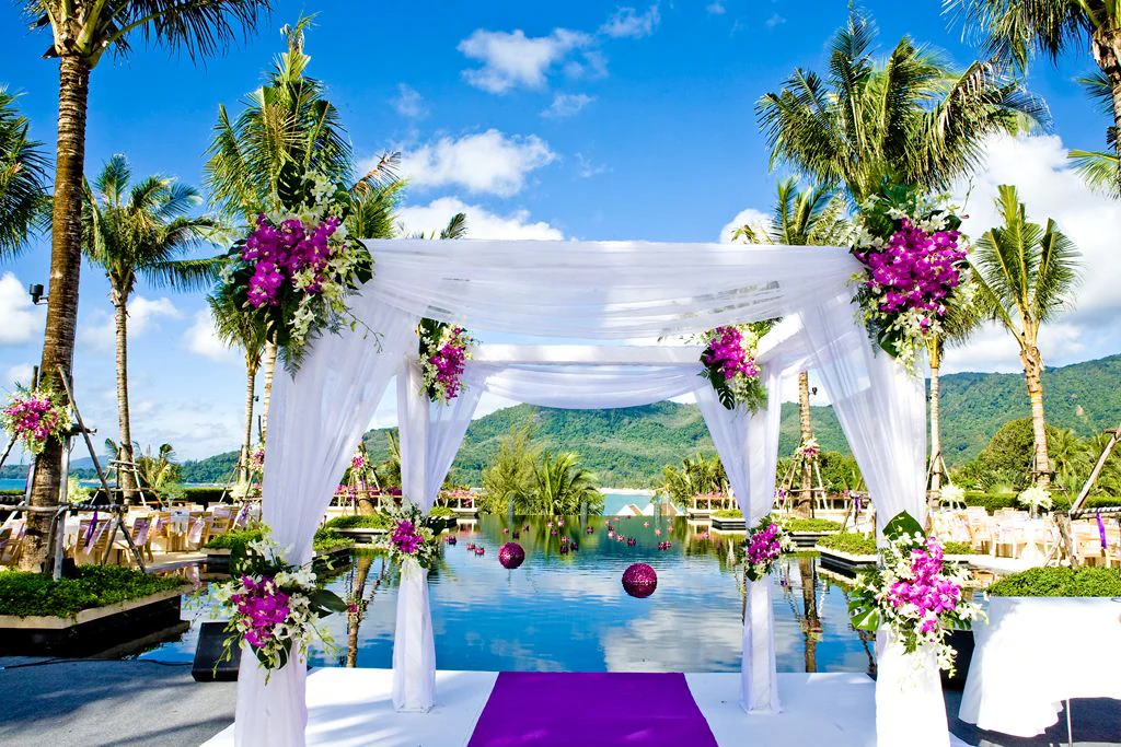 Luxury beach wedding in Sri Lanka at sunset on the Indian Ocean coast