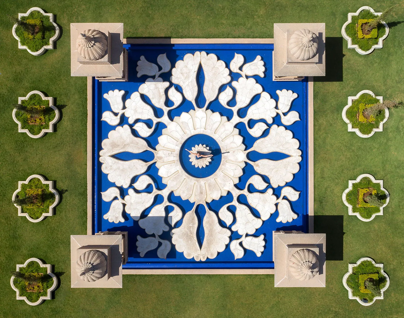 Lakefront front-lawn reception setup at The Oberoi Udaivilas Udaipur